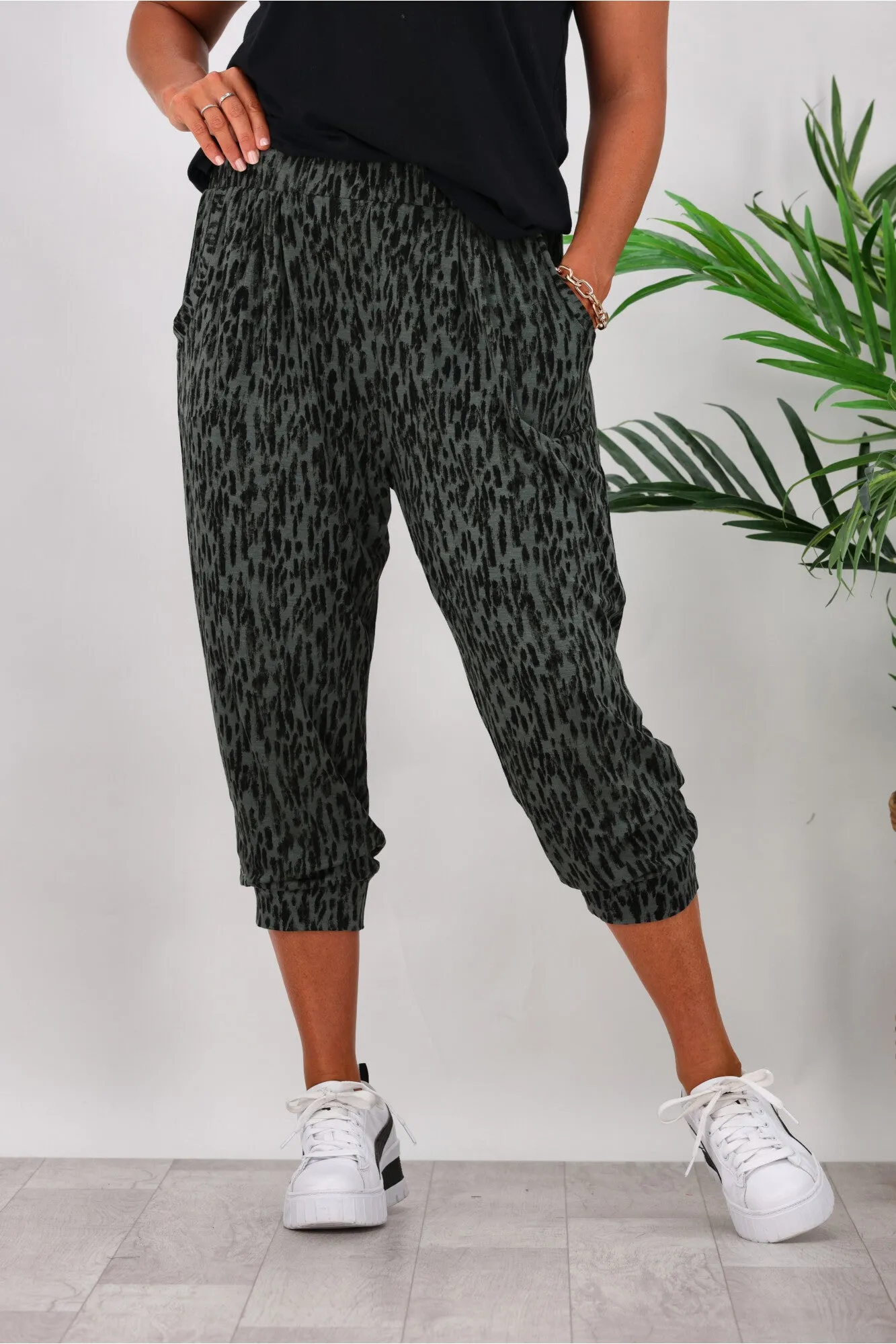 Betty Basics Tokyo 3/4 Pant Abstract Print