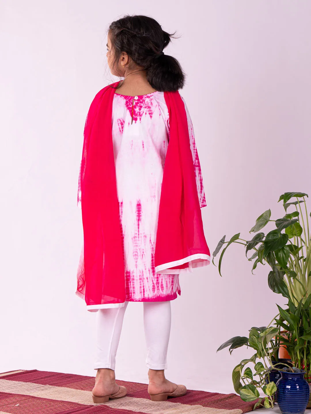 Jashvi Girl's Pink Pure Cotton Tie-Dye Kurta Leggings & Dupatta Set