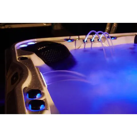 Kingston AI Hot Tub | 6-Person 55-Jet | 240 x 216 cm