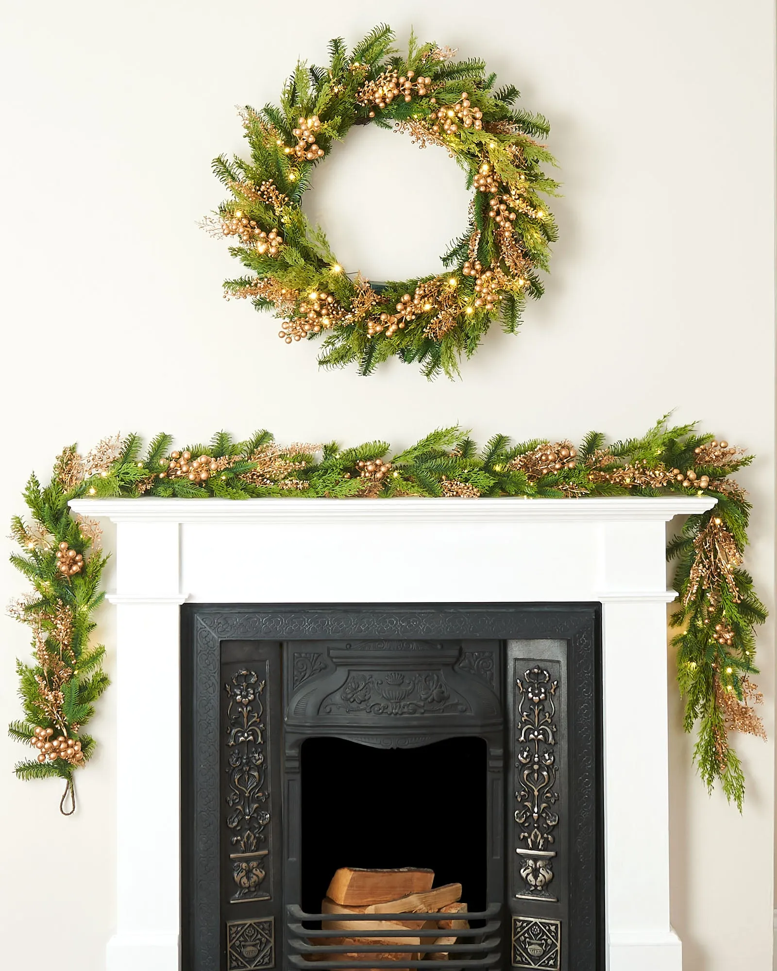 Pre-Lit Gold Berry Mixed Tip Wreath, 76 cm